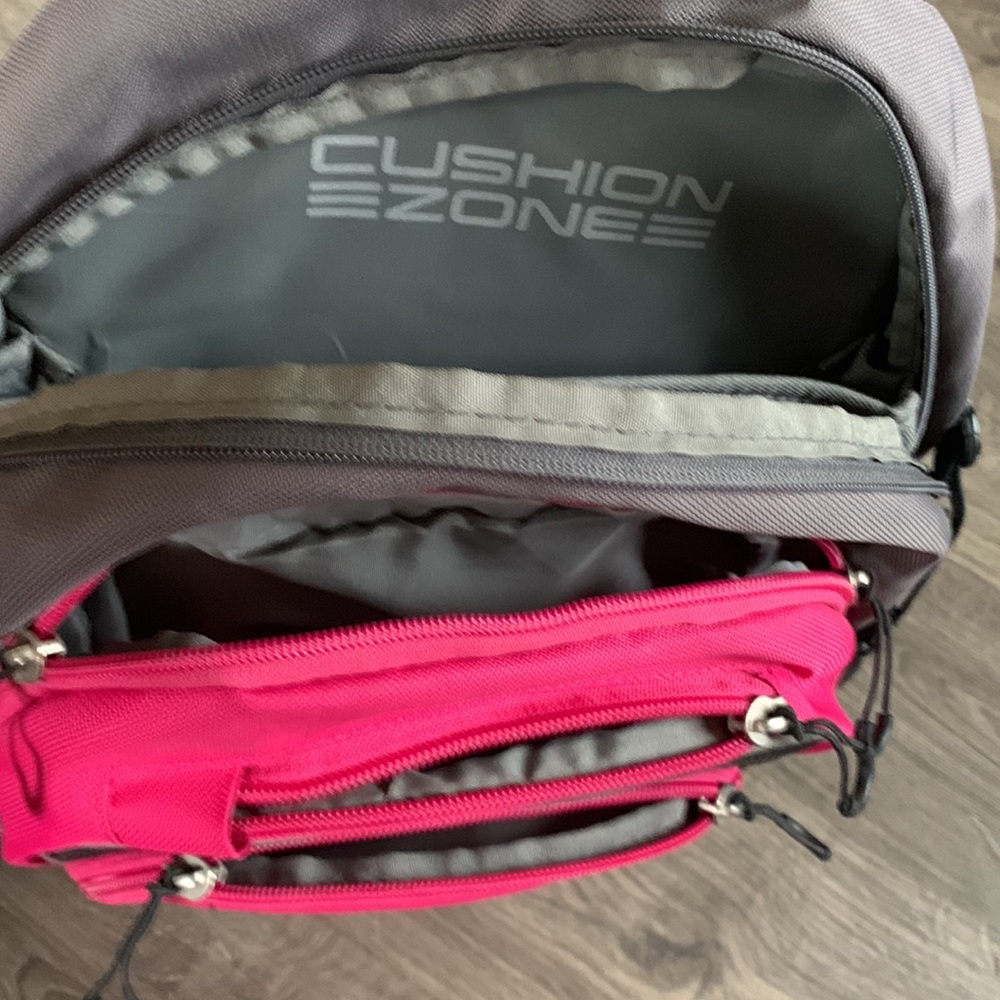 Pink back pack - Picture 6 of 12